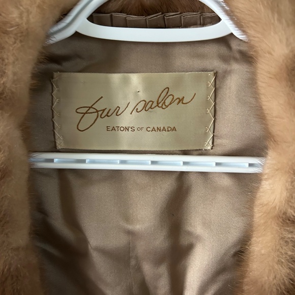 Women's Vintage Eatons Fur Salon Fur Shawl - Picture 3 of 4